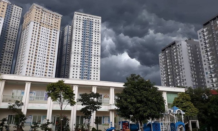 Dự báo thời tiết 24/8: Mưa rào và dông xuất hiện trên cả nước, đề phòng tố lốc