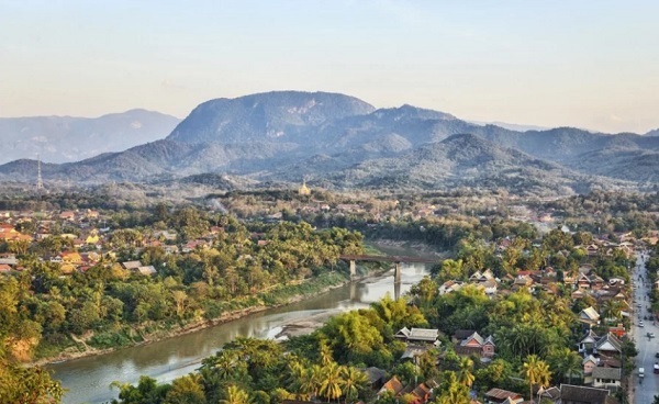 Làn sóng du khách Trung Quốc đe dọa di tích văn hóa truyền thống của Lào