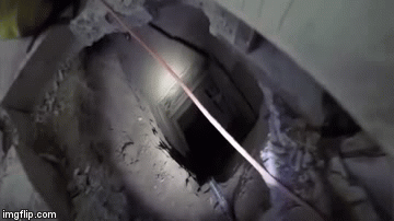 Clip: Phát hiện đường hầm vận chuyển ma túy xuyên quốc gia bên dưới nhà hàng KFC