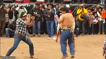 Video: Bất ngờ lễ hội đánh nhau để... xóa đi hận thù của người Peru