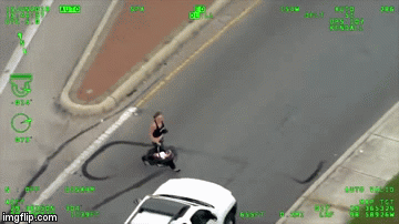 Clip: Nữ quái liều mạng xách theo con, cướp xe khác bỏ trốn cảnh sát sau tai nạn