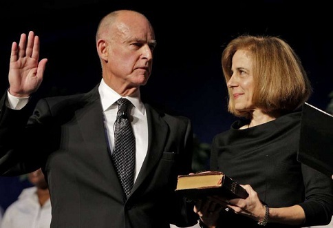 Thống đốc lương cao nhất nước Mỹ và lối sống giản dị đáng kinh ngạc