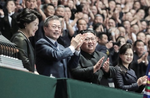 Khoảnh khắc lịch sử: Tổng thống Hàn Quốc lần đầu phát biểu trước người dân Triều Tiên