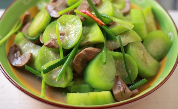 Món ngon mỗi ngày: Mướp xào cật heo giòn giòn