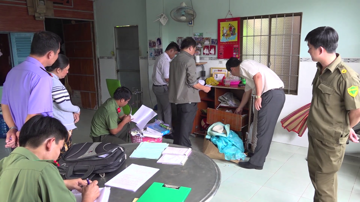 An Giang: Triệt phá đường dây mua bán đô la Mỹ giả