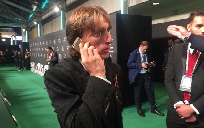 Lương 275 tỷ/năm, Luka Modric vẫn dùng iPhone 5S khiến nhiều người bất ngờ
