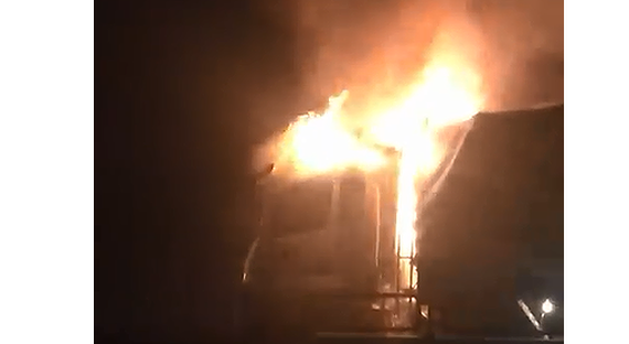 Đồng Nai: Xe tải bốc cháy dữ dội, tài xế may mắn thoát nạn