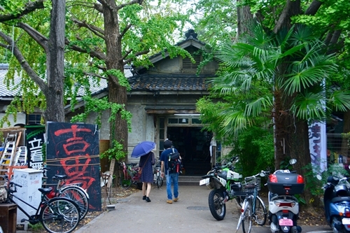 Cận cảnh khu nhà ký túc xá sinh viên hơn 100 tuổi tồi tàn nhất thế giới ở Nhật