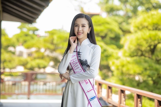 Á hậu Thúy An nhập viện phẫu thuật sau 2 tuần đăng quang