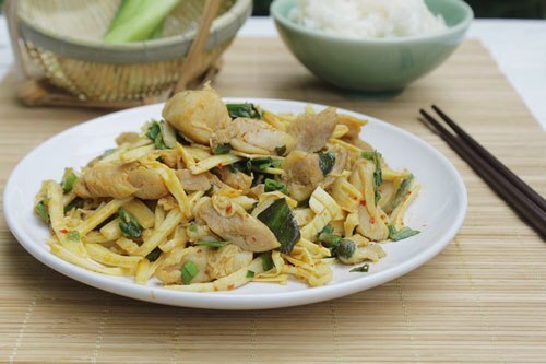 Món ngon mỗi ngày: Măng chua xào thịt lợn siêu ngon cho bữa tối