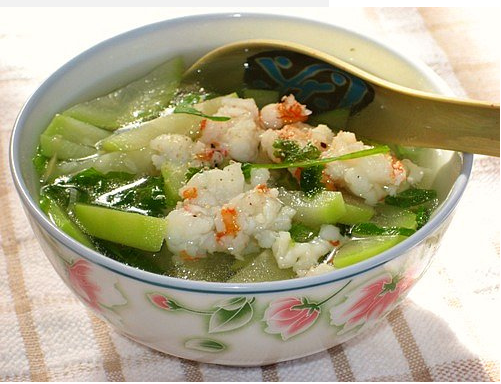 Món ngon mỗi ngày: Canh bầu nấu tôm tươi thanh ngọt 