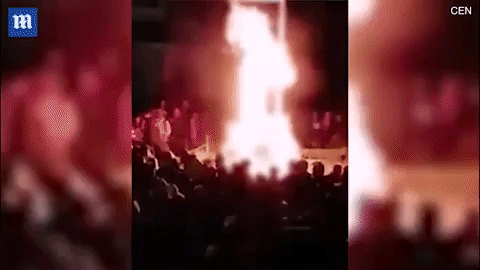 Video: Kinh hoàng kẻ trộm ô tô ở Peru bị đám đông đánh đập rồi thiêu sống