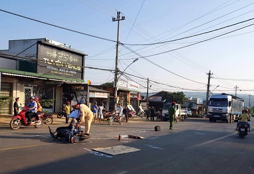 Truy tìm xe ô tô cán tử vong trung úy quân đội rồi bỏ trốn