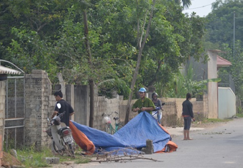 Vụ người đàn ông chết bí ẩn bên đường: Gia đình đề nghị khám nghiệm tử thi