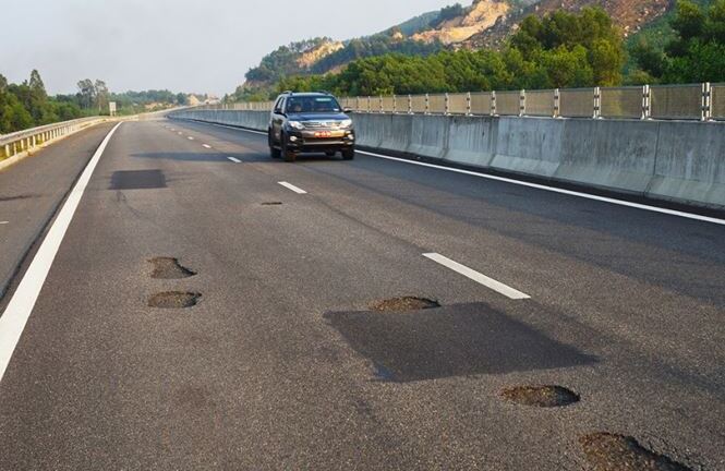 Cao tốc Đà Nẵng- Quảng Ngãi hư hỏng, xuất hiện ổ gà, ổ trâu: Bộ trưởng Bộ GTVT nói gì?