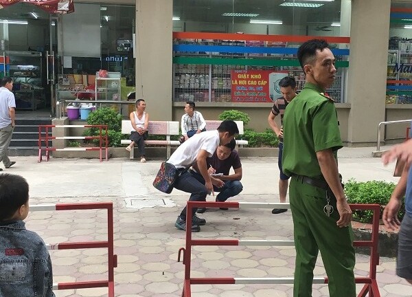 Nghi án chồng nổ súng bắn vợ ở Hà Nội: Lời kể kinh hoàng của nhân chứng