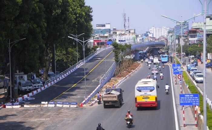 Hà Nội đề xuất thay đê đất bằng bê tông, mở rộng thêm làn xe tại đường Âu Cơ