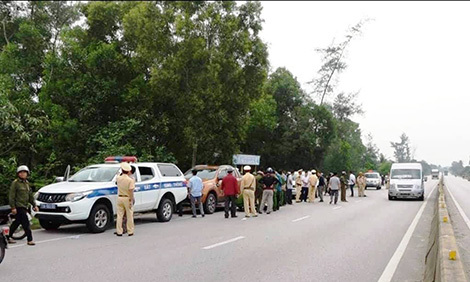 Chặn ôtô bán tải chở hơn 3 tạ ma túy, kiểm đếm mất hơn 1 ngày đêm