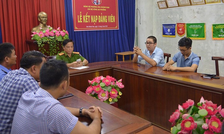 Phóng viên bị dọa “chôn xác” khi đến làm việc tại bãi rác Khánh Sơn