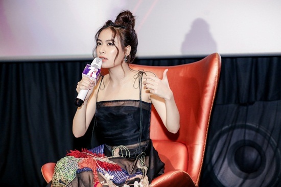 Hoàng Thùy Linh tiết lộ đã học xong thạc sĩ, chuẩn bị đăng kí bảo vệ tiến sĩ