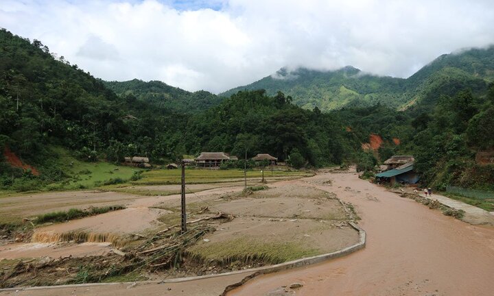 Hà Giang: Lũ ống ập về bất ngờ khiến 1 người tử vong, 1 người mất tích