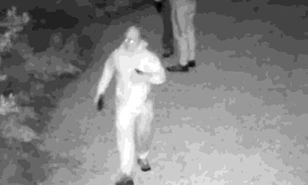 Sốc: Tổ ấm của vợ chồng David Beckham bị nhóm trộm đeo mặt nạ đột nhập