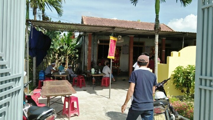 Chồng đâm một nhát chí mạng vào bụng vợ rồi chạy đi vay 10 triệu đồng đưa đi bệnh viện