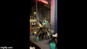 Video: Nhóm thanh niên cầm bàn ghế “phang” nhau giữa quán nhậu Sài Gòn