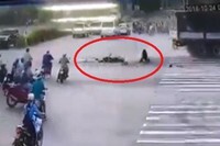 Video: Tài xế Grab thoát chết ngoạn mục như phim trước đầu xe tải