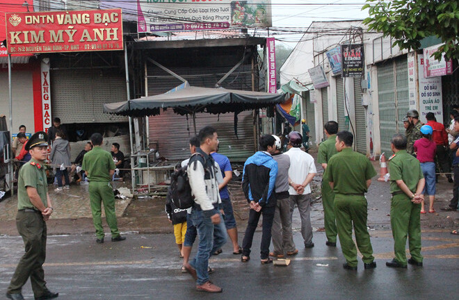 Vụ cháy cửa hàng hoa 2 người chết: Nạn nhân thoát chết khai gì?