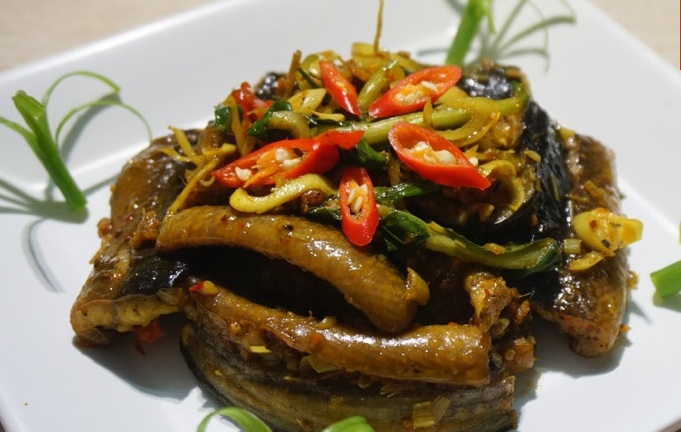Món ngon mỗi ngày: Lươn xào sả ớt ngon chuẩn Nghệ An