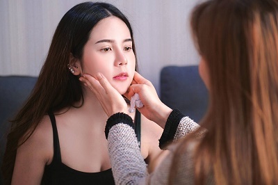 Phẫu thuật thẩm mỹ dựa trên nền tảng khai thác vẻ đẹp riêng biệt – không sản xuất Robot hàng loạt