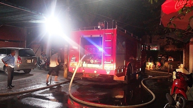 Đồng Nai: Căn nhà bốc cháy dữ dội, cụ ông may mắn thoát chết