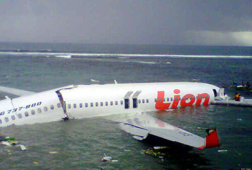 Máy bay rơi xuống biển: Những vụ sống sót kỳ diệu trong lịch sử