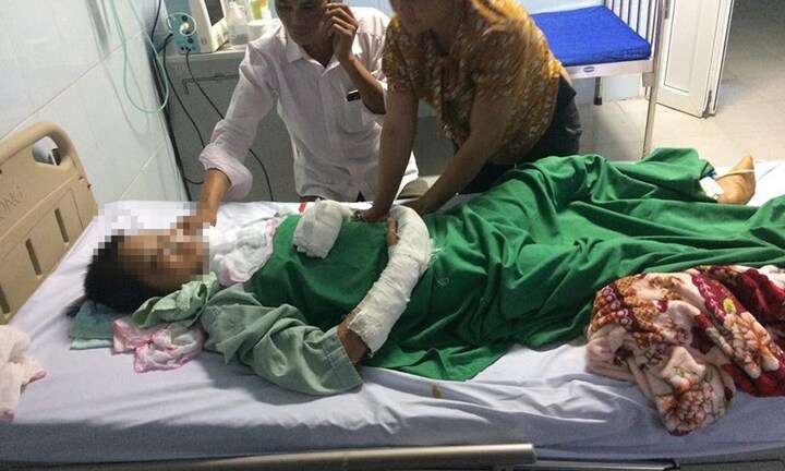 Vụ bé gái bị thiếu niên 13 tuổi cưỡng bức, cứa cổ: Bố nạn nhân nói gì về nghi phạm