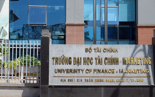 Vì sao hơn 100 sinh viên Sài Gòn bị đình chỉ học?