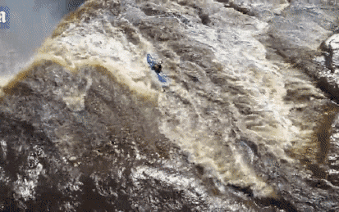 Video: Thót tim cảnh vận động viên chèo thuyền lao từ độ cao 34m xuống nước