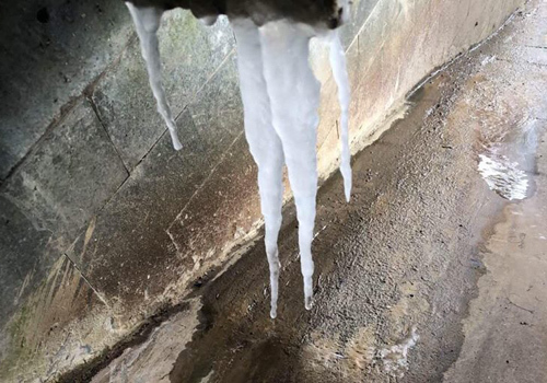 Băng giá xuất hiện trên đỉnh Fansipan