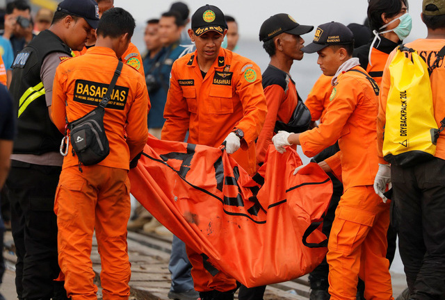 Máy bay Lion Air rơi xuống biển: Phi công từng phát tín hiệu cảnh báo, xin hạ cánh