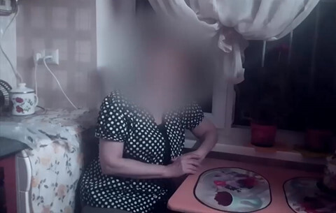 Video: Người phụ nữ tự nhận đã du hành đến năm 6000, mang hẳn cây lạ về làm chứng