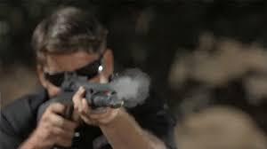 Video: Cảnh sát Mỹ đấu súng, bắn gục nghi phạm giữa phố như phim hành động