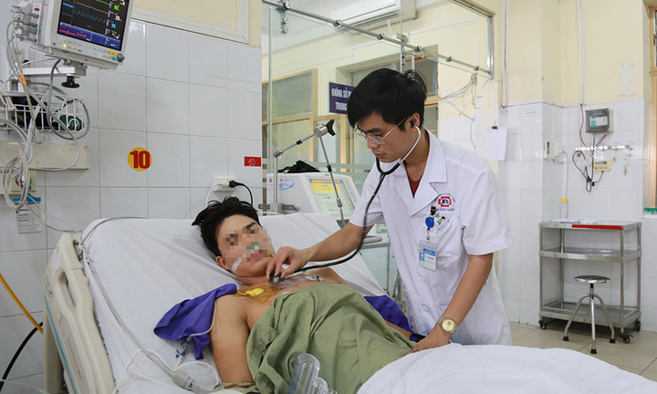 4 giờ căng thẳng cứu sống người bị rách toác ngực, bụng