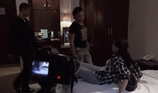 Quỳnh búp bê tập 25: Vừa ăn tát của Quỳnh, Đào lại bị My sói dàn cảnh quay clip