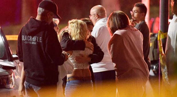 Gần 60 người từng sống sót sau thảm sát Las Vegas có mặt tại vụ xả súng ở quán bar