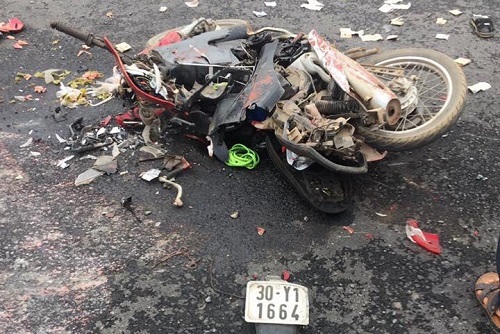 Tai nạn ở Ba Vì, Hà Nội: 2 mẹ con chết thảm dưới thùng hàng container