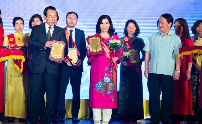 Viên khớp Tâm Bình được vinh danh Top 1 “Hàng Việt Nam được người tiêu dùng yêu thích” năm 2018