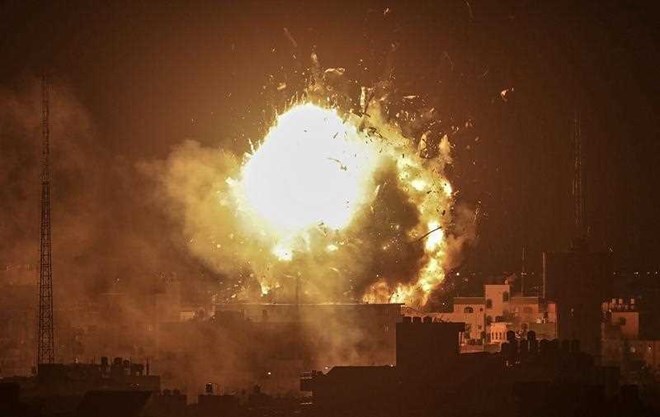 Israel dội bom đài truyền hình ở Gaza