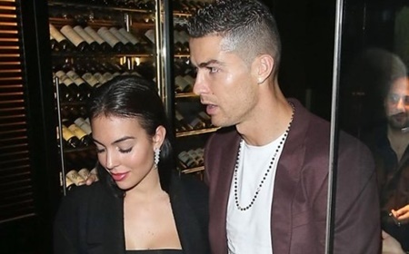 Ronaldo khoe nhẫn đính hôn kim cương, sắp cưới Georgina Rodriguez bất chấp scandal