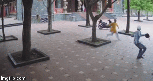 Video: Cận cảnh sư trụ trì truy đuổi gắt gao rồi quật ngã tên trộm trong chùa