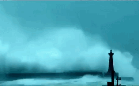 Rợn người cột sóng khổng lồ cao hơn 12 m đánh sập ban công khu căn hộ